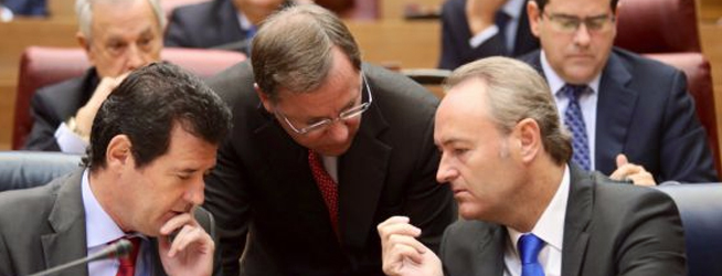 Los socialistas exigen el cese del conseller de Hacienda por incumplir el déficit, maquillar las cuentas y esconder facturas en los cajones