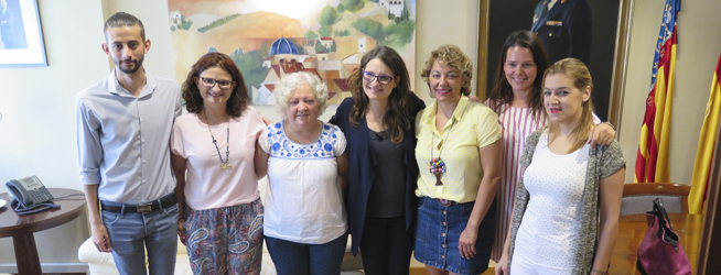 Mónica Oltra visita Ibi para avanzar en la construcción de un geriátrico público